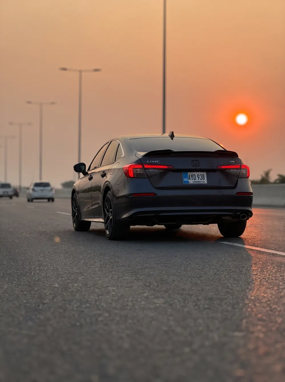 Autoroute au coucher du soleil