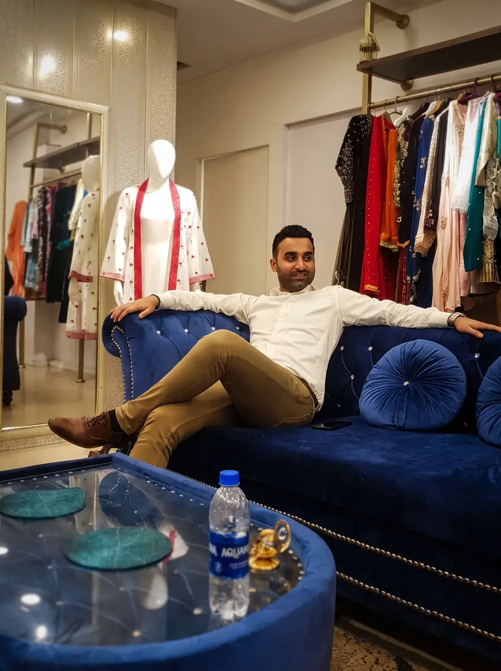 Dans une boutique de mode