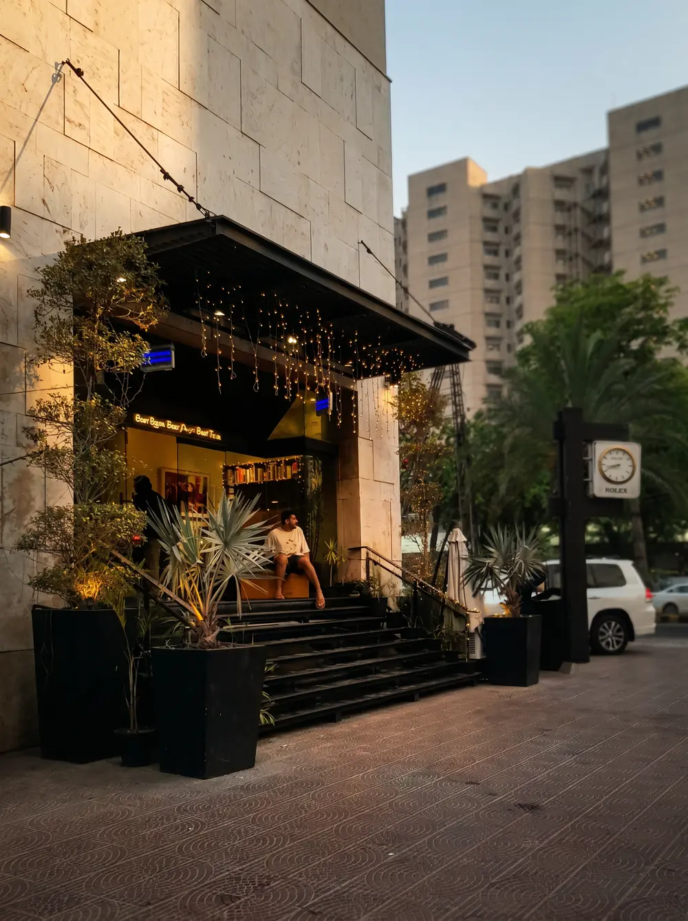 Terrasse de restaurant au soir