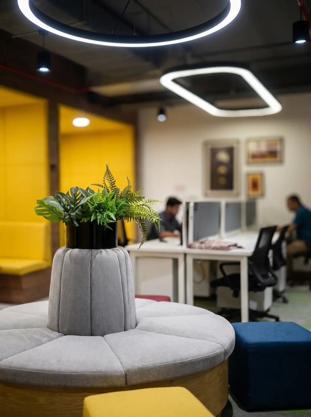 Bureau aux couleurs vives