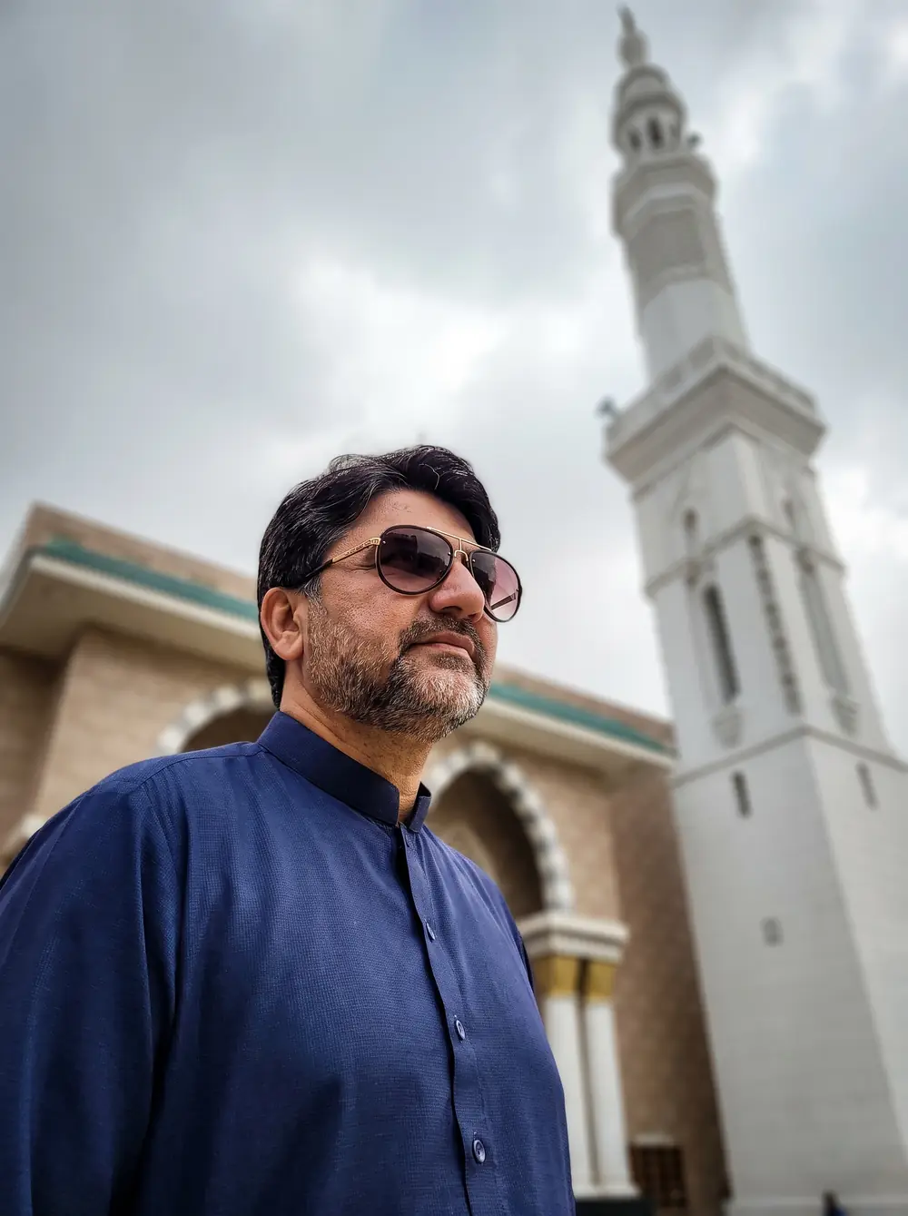 Devant la mosquée