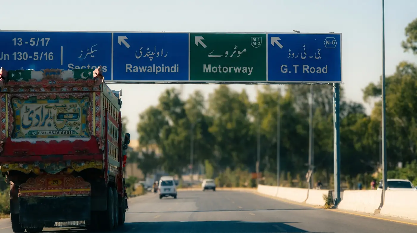 Panneaux de l'autoroute vers Rawalpindi